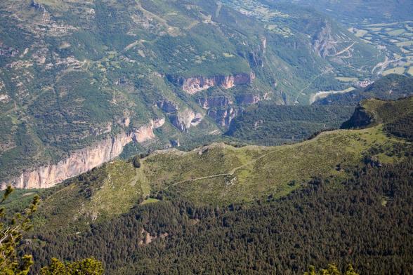 El Congosto de Ventamillo desde las alturas, con la población de El Run a la entrada.