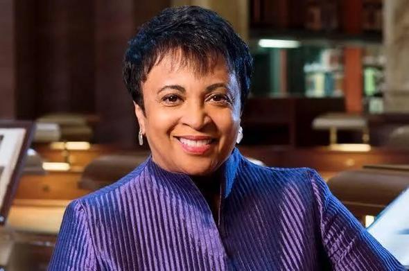 Photo of Carla Hayden in a library