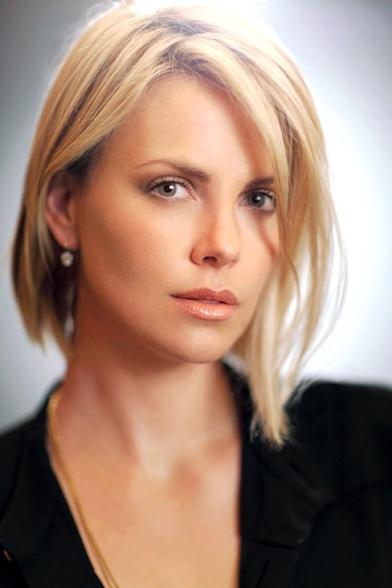 Charlize Theron c'est plus de 𝟓𝟎 𝐅𝐢𝐥𝐦𝐬 