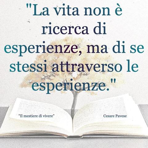 L'immagine digitale riproduce un albero fiorito che sboccia dalle pagine centrali di un libro aperto. In primo piano le scritte: "La vita non è ricerca di esperienze, ma di se stessi attraverso le esperienze."; "Il mestiere di vivere Cesare Pavese". 