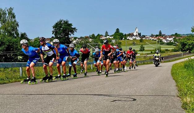 Peloton homme en roller
