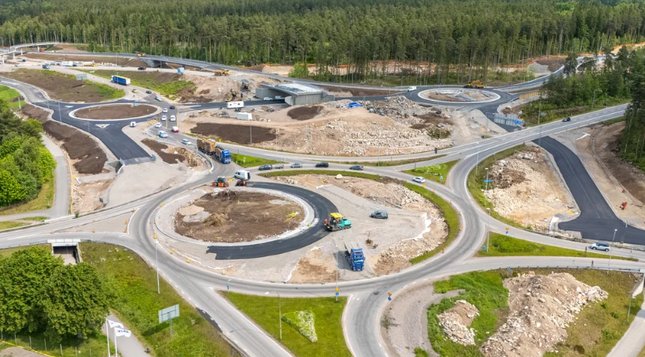 New sections of roads built in southern Sweden, multiple roundabouts next to each other and one even inside a larger one, just don't get dizzy when you drive here.
(Image: Jonas Engman)