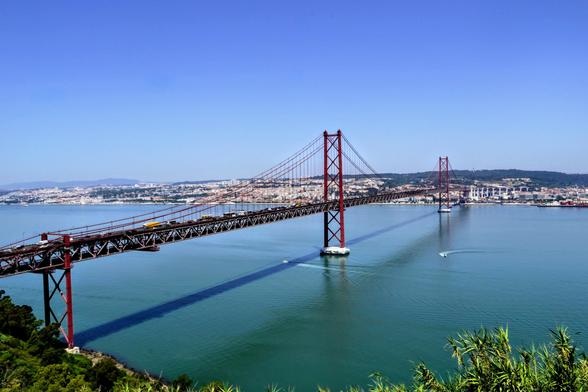 The bridge across the Tejo in Lisbon that looks like the golden gate Bridge 