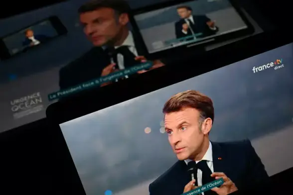 Macron interviewé sur l'écologie sur le plateau de France 2, le 10 juin 2025.