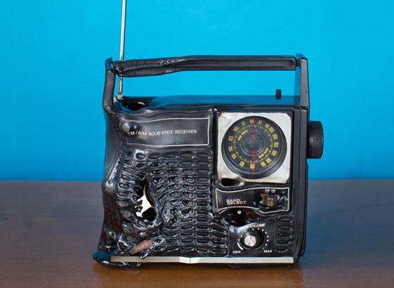 geschmolzenes Radio von
greenbeltofsound.de