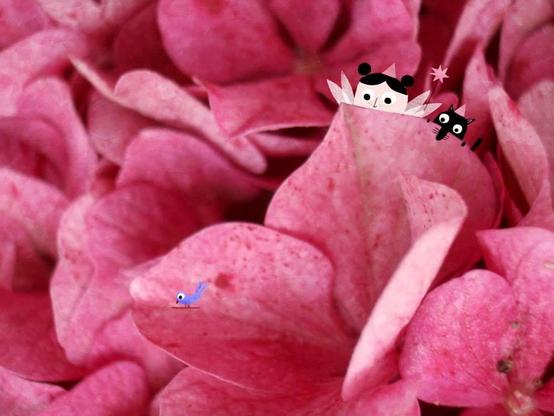 Une petite fée dissimulée dans une fleur d'hortensia