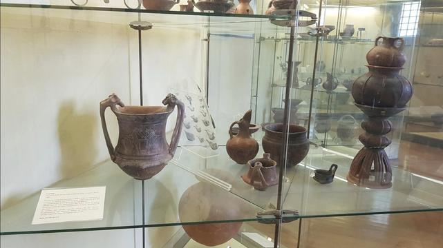 The kantharos in the museum display in Civita Castellana 