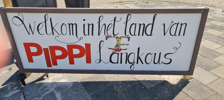 Groot bord met de tekst: Welkom in het land van Pippi Langkous