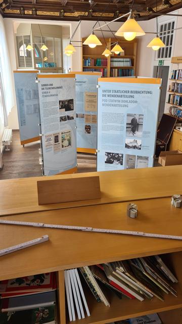 Wanderausstellung Die Freiheit winkt in der Smoler'schen Verlagsbuchhandlung aufgebaut © Sorbisches Institut / Johannes Jack (2025)