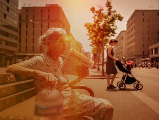 Hitzeperioden stellen Städte vor neue Herausforderungen. Besonders gefährdet sind ältere Menschen, Kinder sowie Personen mit Vorerkrankungen.