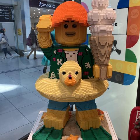 A wider view of the massive brick built Minifigure. 