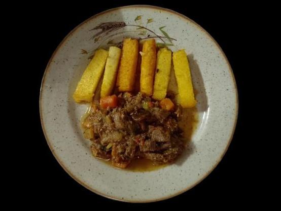 Six bâtonnets de polenta (huile d'olive, huile d'olive et ail, huile d'olive et paprika fumé).
Ragoût de bœuf.
