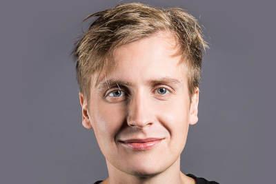 Neu: "Till Tonight" mit Till Reiners 
Ab 20. Juni übernimmt Till Reiners die Freitagnacht im ZDF mit einer persönlichen Variante der klassischen Late-Night-Show. Mit dabei: Hazel Brugger.
http://www.kabarett-news.de/News-vom-19.06.2025-till-reiners.html
Fotografin Esra Rotthoff