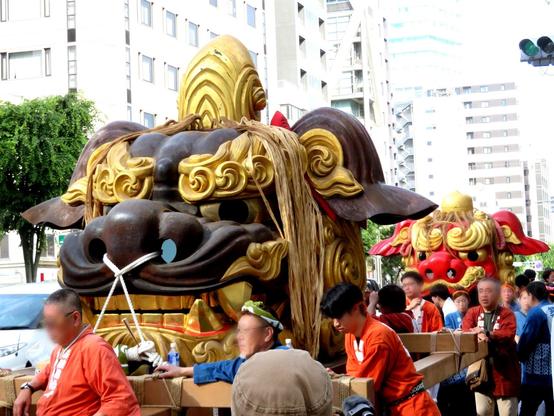天井大獅子（雄獅子）と、弁財天お歯黒獅子（雌獅子）