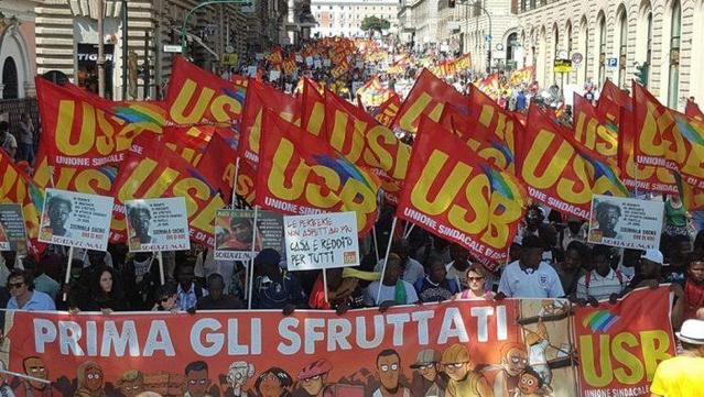A manifestation of the trade union "Unione Sindacati di Base" (USB) in Rome, with lots of red flags with the abbreviation in bold yellow letters.