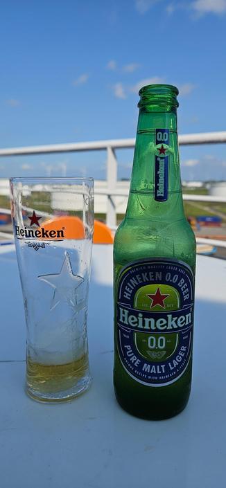 Having a Heineken 0.0 on the sundek of the Pride of Hull