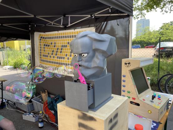 Statue of Karl Marx bubble blower, made in FabLab Chemintz