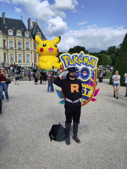 Un cosplay de la Team Rocket, au Pokémon Go Fest 2025 de Paris.