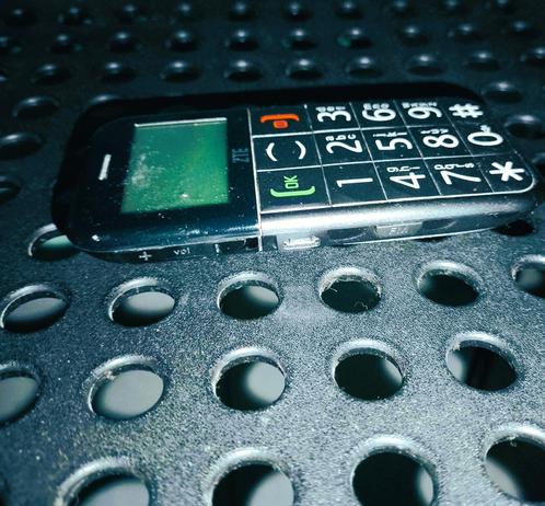 Κλασσικό κινητό ZTE-G S202 φωτογραφήθηκε από μένα Θεόδωρος Μπαχουμάς
