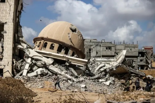 Destroyed mosque in Khan Younis.
