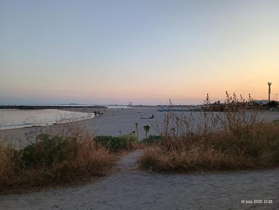 Sète, lundi 16 juin 2025 à 21h35