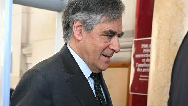L'ancien Premier ministre François Fillon arrive à la cour d'appel de Paris, le 29 avril 2025.