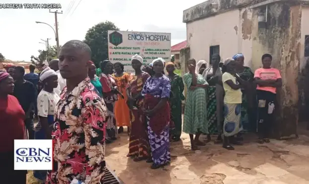 Mais de 200 cristãos foram mortos em um massacre na Nigéria, em Benue, após ataque brutal de jihadistas Fulani a uma vila agrícola. Foto: Captura de tela/YouTube/CBN News