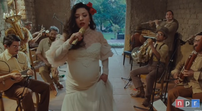  Mon Laferte
