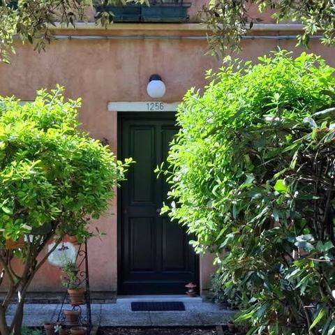 Buongiorno. Ich habe Marinella Canali schon ewig nicht mehr gesehen. Ich werde gleich mal vorbeischauen und klopfen. Über spontanen Besuch freut sich doch jeder. Saluti, Mafalda Cinquetti aus #Venedig