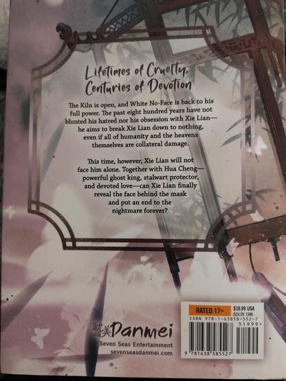 Buch Rückseite: The Kiln is open, and White No-Face is back to his full power. The past eight hundred years have not blunted his hatred nor his obsession with Xie Lian—he aims to break Xie Lian down to nothing, even if all of humanity and the heavens themselves are collateral damage.

This time, however, Xie Lian will not face him alone. Together with Hua Cheng—powerful ghost king, stalwart protector, and devoted love—can Xie Lian finally reveal the face behind the mask and put an end