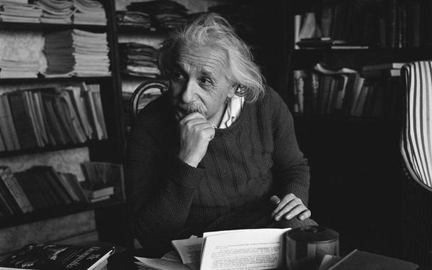 Albert Einstein (1879 - 1955) at home in Princeton, New Jersey, 1944. Photo by Popperfoto