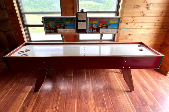 A table of Hoss Shoes by Global Industries.

https://www.liveauctioneers.com/price-result/hoss-shoes-horse-shoe-coin-op-arcade-global-industries/