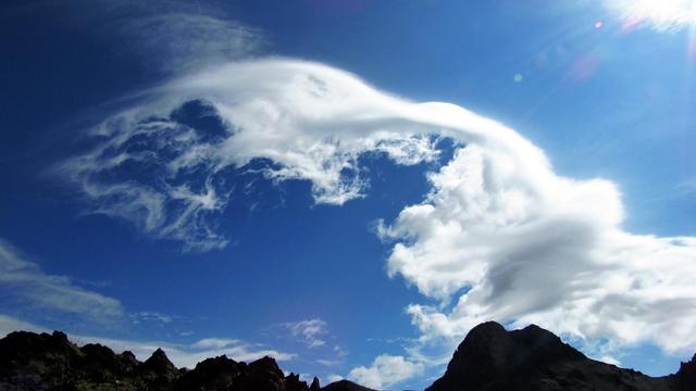 Fotografía de la silueta del Culebras Vallibierna con nubes, en el PN Posets Maladeta (HUESCA)