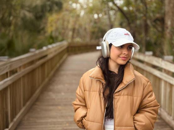 Amanda Loyola inicia nova fase na Onimusic com o single pop “Quando Eu Te Encontrei”, após sucesso com álbum ao vivo de louvor. Foto: Divulgação.