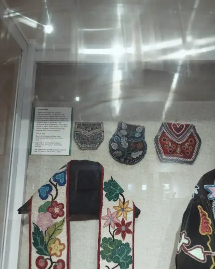 Iroquois Bags

Beadworkers from the #Iroquois (#Haudenosaunee) Confederacy and other tribes in upstate New York and eastern Canada tailored their designs to suit the tastes of their buyers. Known as Iroquois Bags or Whimsies, the distinctive style of beading colorful glass beads in raised, floral designs onto dark