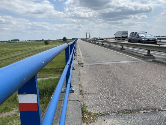 Grote Rivierenpad auf der Prinz-Willem-Alexander-Brücke