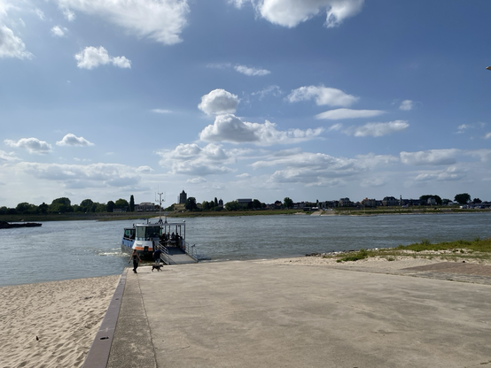 Fähre über die Waal bei Tiel
