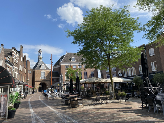 Plein-Platz mit Waterpoort in Tiel