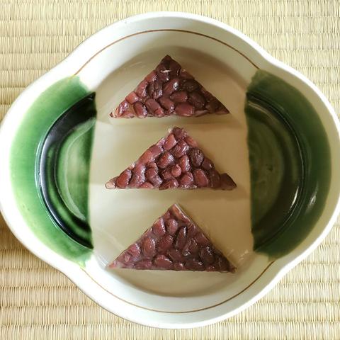 A triangular sweet known as minatsuki. Eaten in the summer months, it is designed to resemble a slice of ice and thus help us think cooling thoughts.