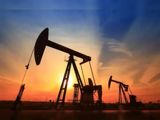 Image representative of growing oil prices and their impact on Pakistan's economy. 