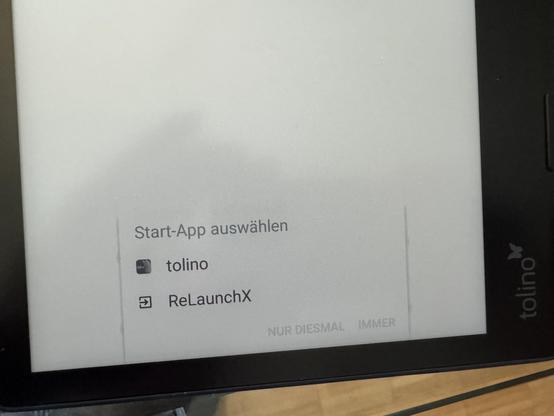 Foto mit dem Startmenü auf dem Tolino-E-Book-Reader, das die Tolino-App und die App RelaunchX zur Auswahl anbietet.