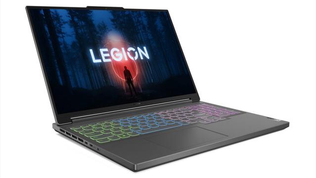 PC portable Lenovo Legion affiché sur fond sombre