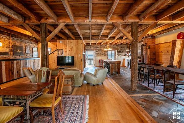 PRICE IMPROVEMENT!
BARN DOOR TAVERN IN ESSEX, NY
Apartment