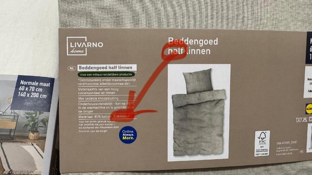De verpakking laat zowel 80% katoen en 20% linnen zien alsook een slogan waar staat “half linnen”. 