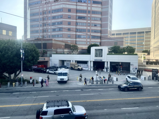 Sparsely populated scene at the federal center (MDC) on 6.20.25