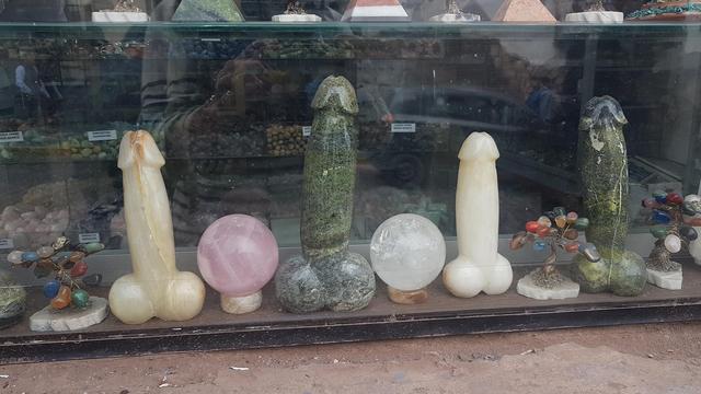 Statuettes en forme de pénis.