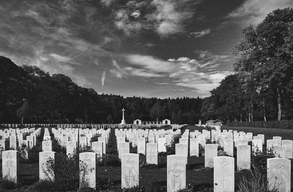 Nein, gebt denen eure Kinder nicht! – Soldatenfriedhof in Durnbach, Bayern
