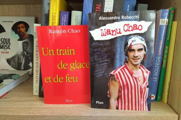 Livres "Manu Chao" d'Alessandro Robecchi et "Un train de feu et de glace" de Ramon Chao.