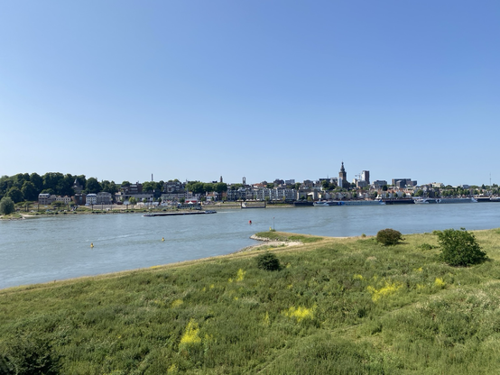 Blick über die Waal auf Nimwegen