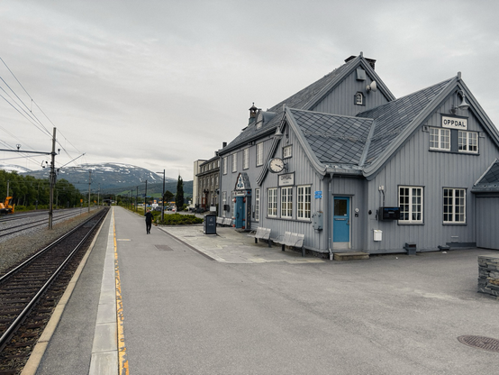 Bahnhof Oppdal von außen